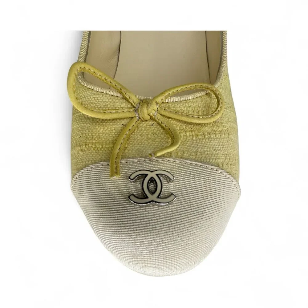 LIKE NEW CHANEL Cream and Yellow Linen Cap Toe Pumps IT37
